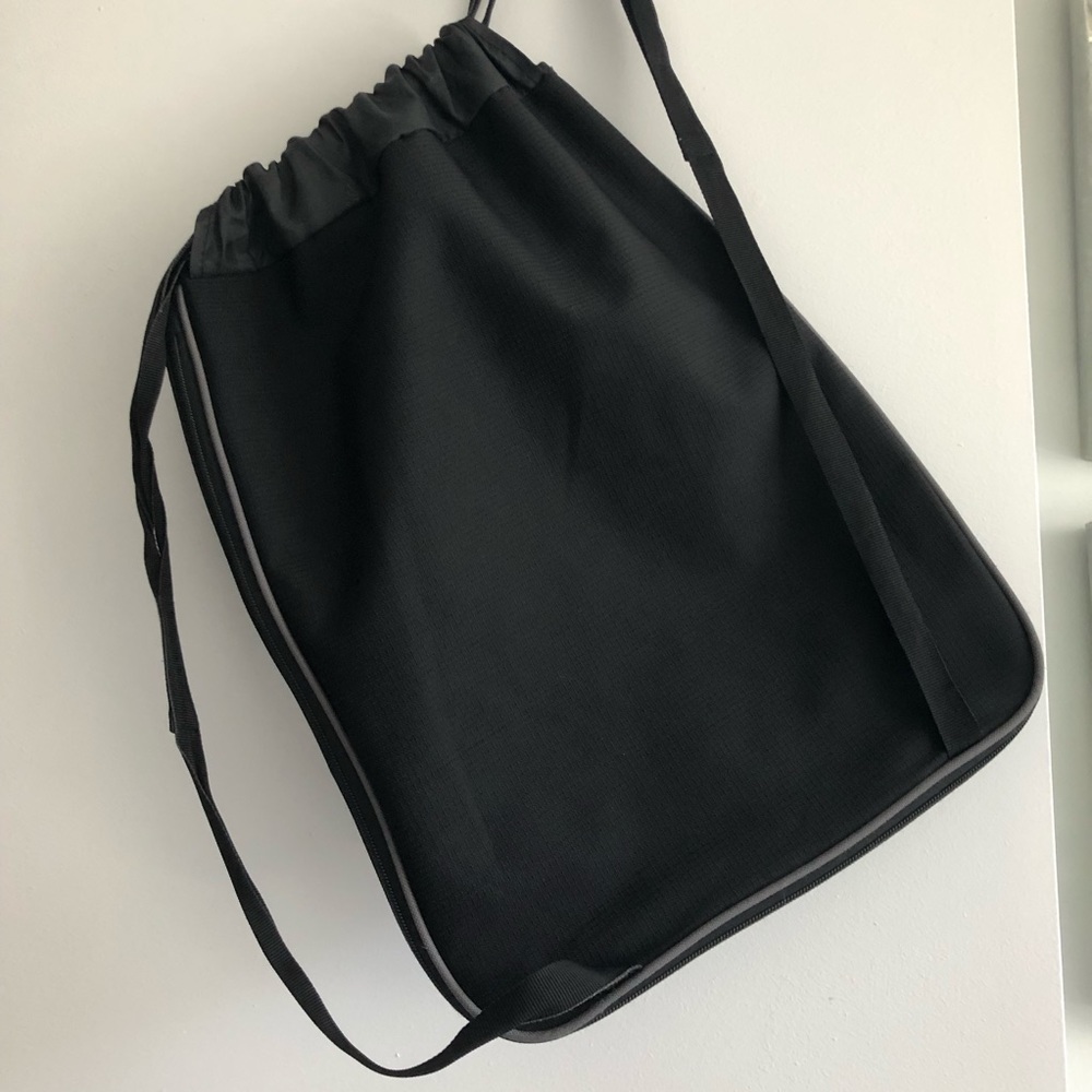 ROOTS Athletics Expandable Drawstring Backpack Bag - Picture 6 of 9